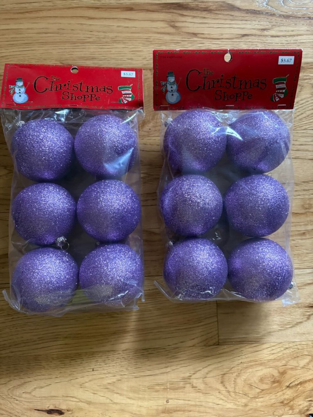 The Christmas Shoppe, 24 purple glitter ornemants, 2 sets of 6 are New in Bag